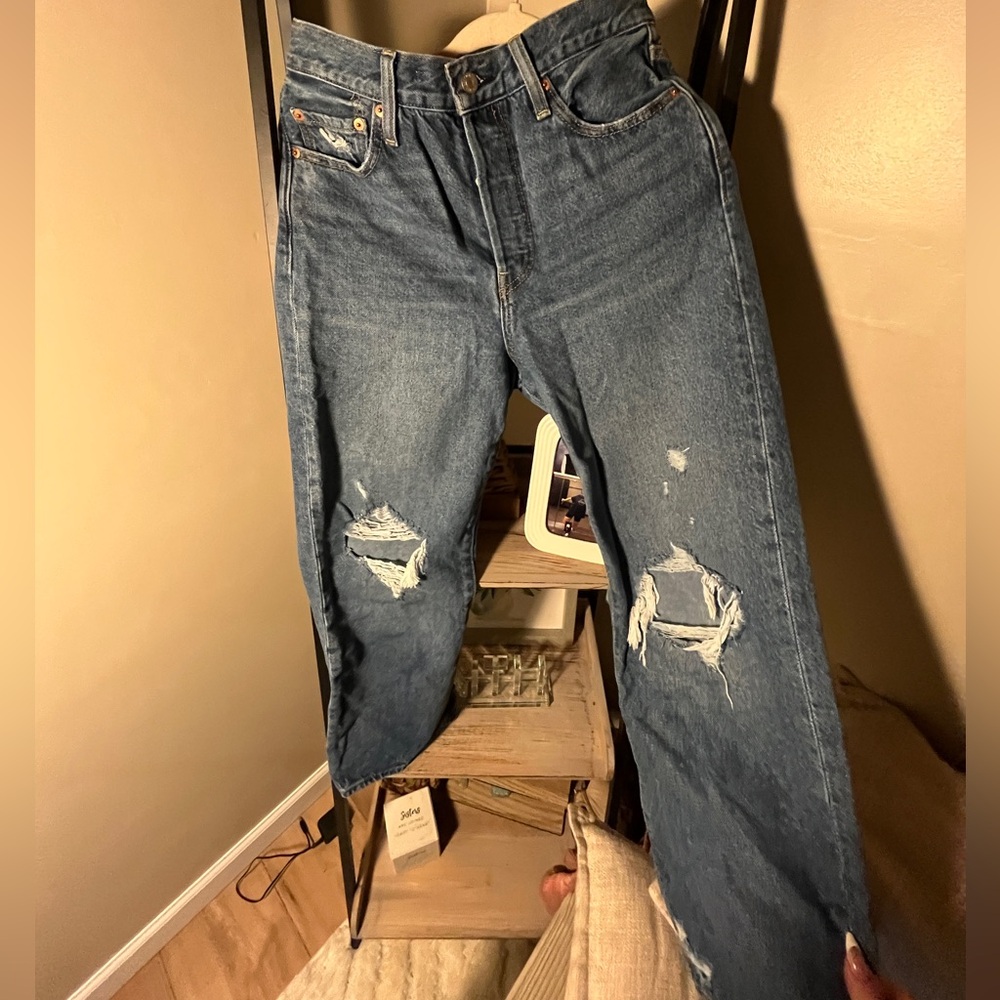 Classic Blue Distressed Levi women  Jeans